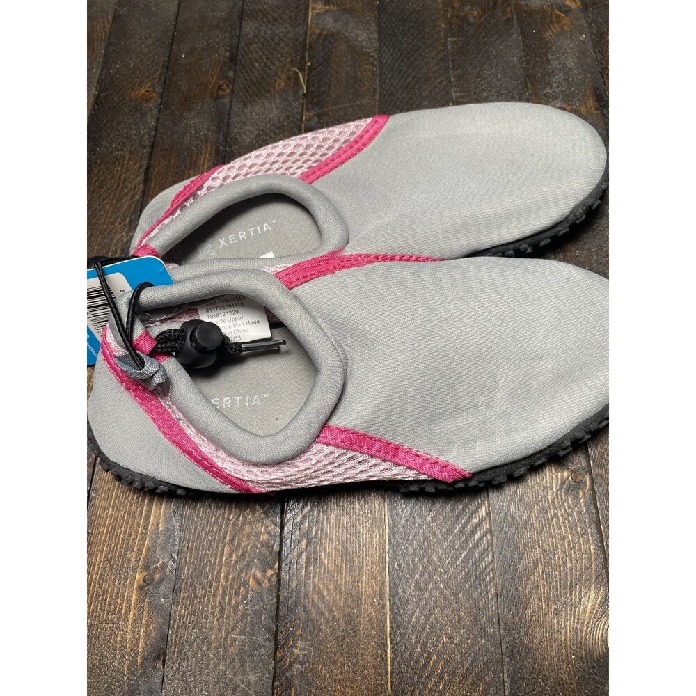 XERTIA Youth Girls Size 12/13 Water Shoes Aqua Socks Pool Beach Swim Grey Pink